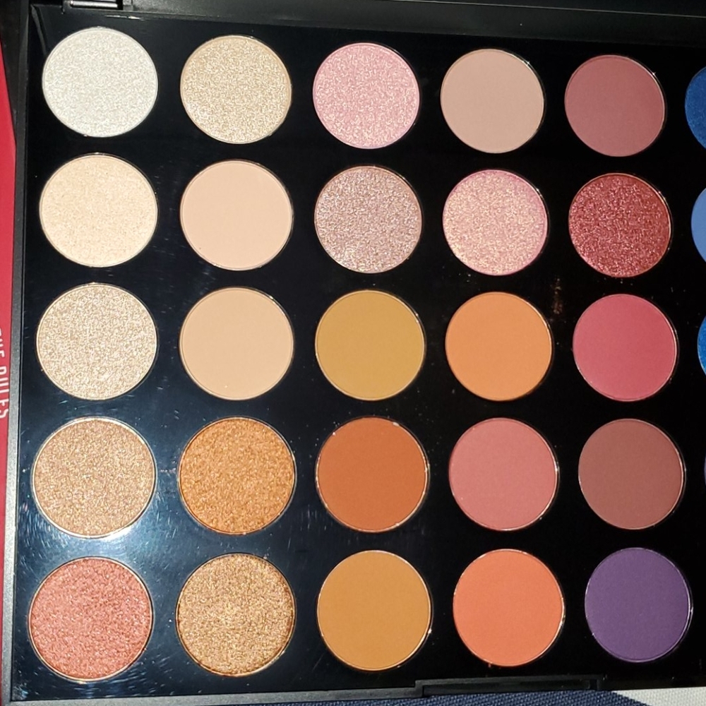 MORPHE 35V STUNNING VIBES EYESHADOW PALETTE - Picture 2 of 6